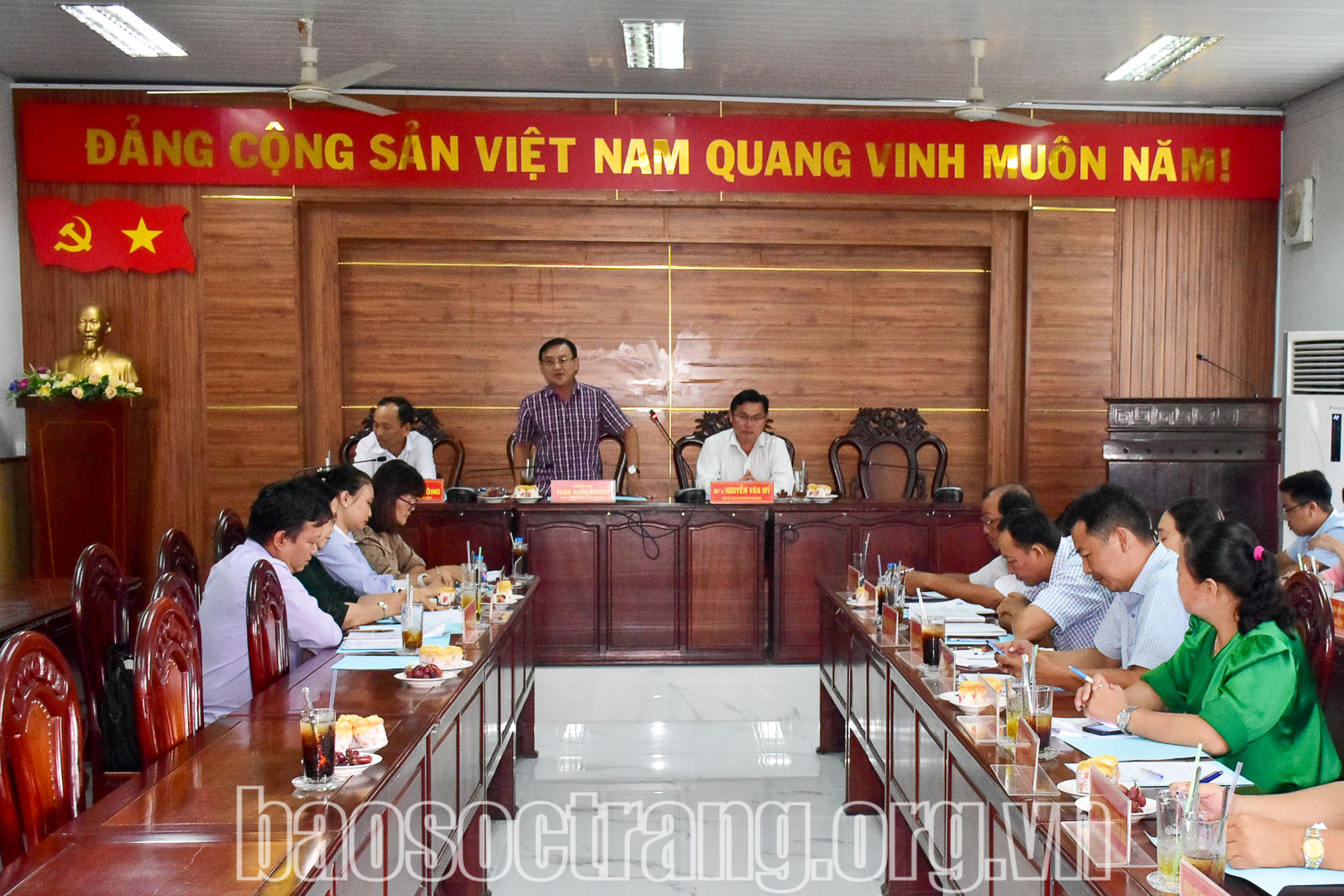 Đồng chí Trần Khắc Trung - Phó Trưởng Ban Dân tộc tỉnh Sóc Trăng phát biểu tại buổi làm việc (Ảnh: Pon Lư).